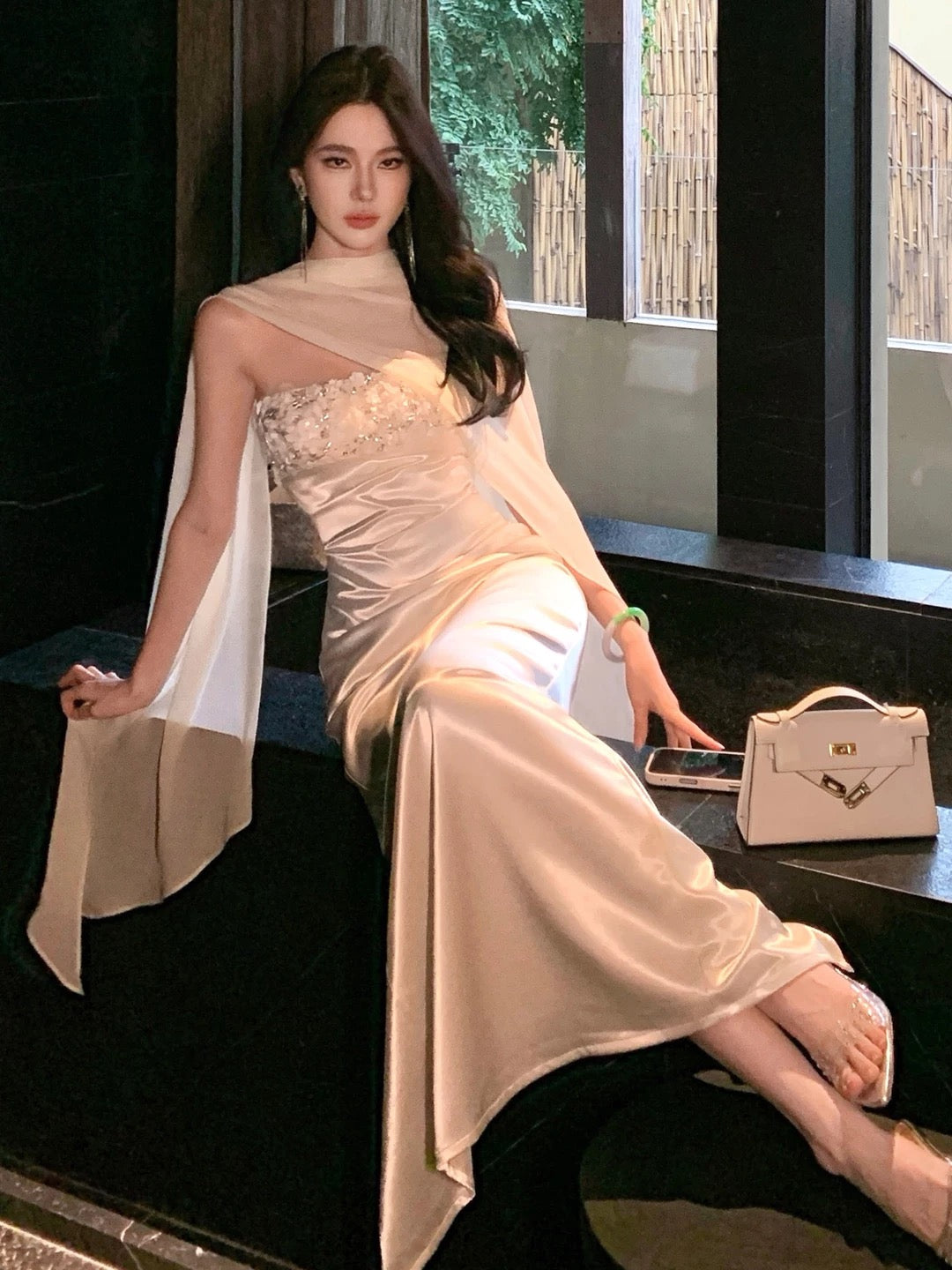 Einfache Ballkleider Scheide Trägerlos Weißer Satin mit Schal Abendkleid Formelles Langes Kleid N3996