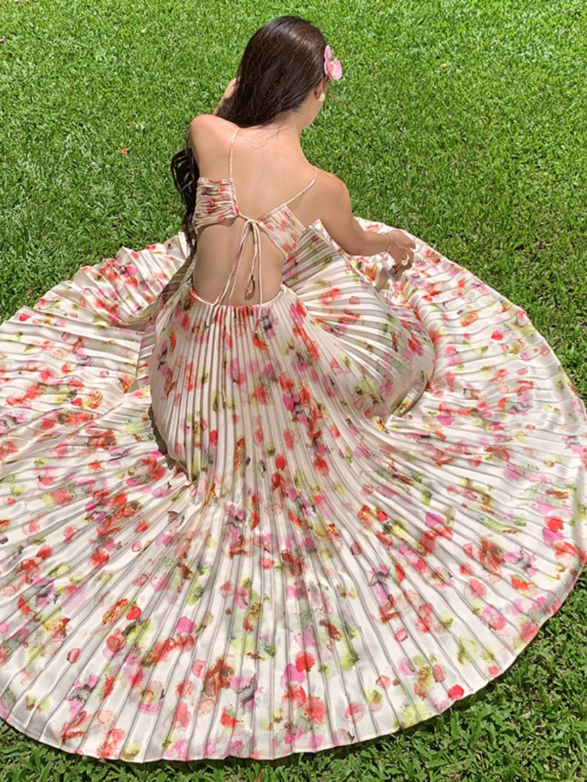 Robe de Soirée Élégante et Formelle N4007 pour 21ème Anniversaire, Invitée de Mariage, Col Halter, Coupe Trapèze Modeste, Imprimé Floral, Dos Nu