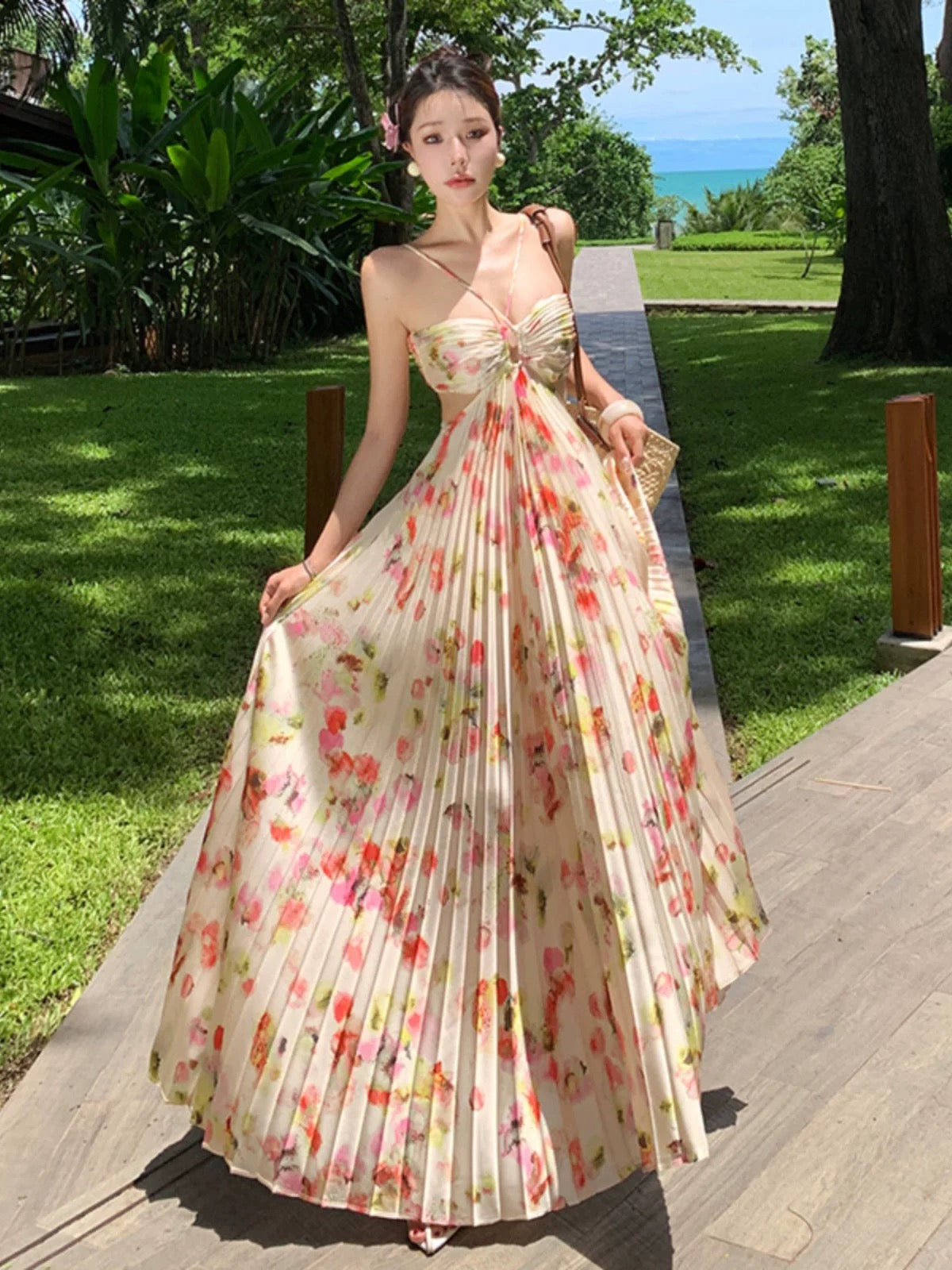 Robe de Soirée Élégante et Formelle N4007 pour 21ème Anniversaire, Invitée de Mariage, Col Halter, Coupe Trapèze Modeste, Imprimé Floral, Dos Nu