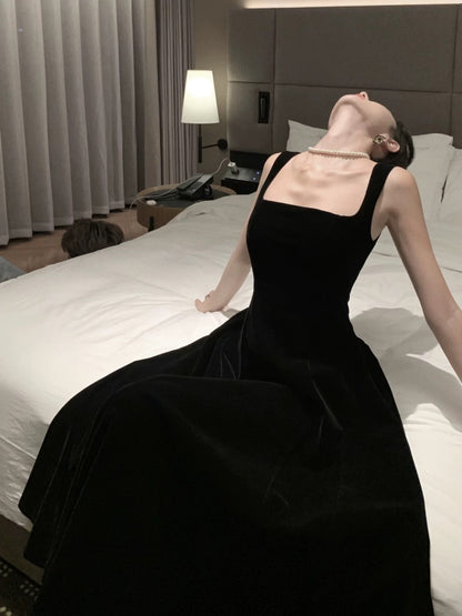 Robe de Soirée Formelle en Velours Noir Col Carré Coupe Trapèze Modeste pour 21e Anniversaire, Tenue Élégante pour Invitée de Mariage N4010