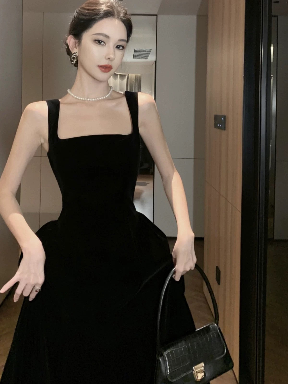 Robe de Soirée Formelle en Velours Noir Col Carré Coupe Trapèze Modeste pour 21e Anniversaire, Tenue Élégante pour Invitée de Mariage N4010
