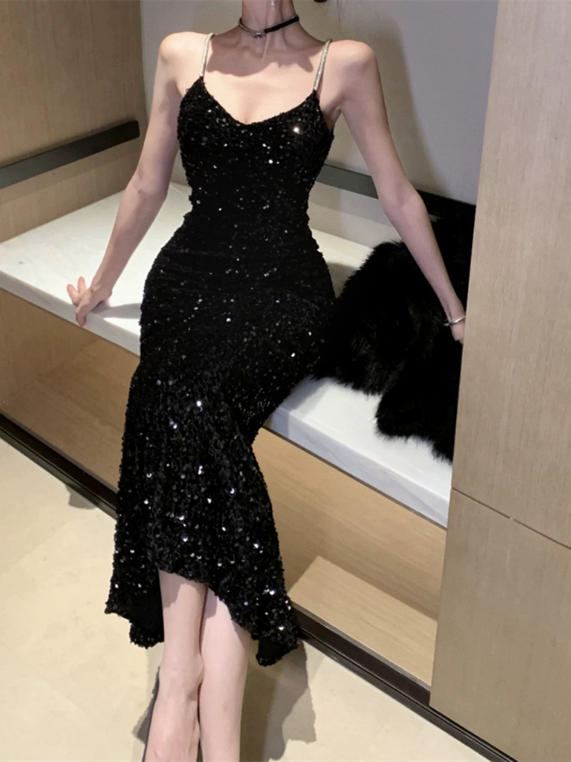 Sexy Meerjungfrau Spaghettiträger Schwarze Krawatte 18. Geburtstag Elegantes Outfit Pailletten Hochzeitsgastkleider N4046