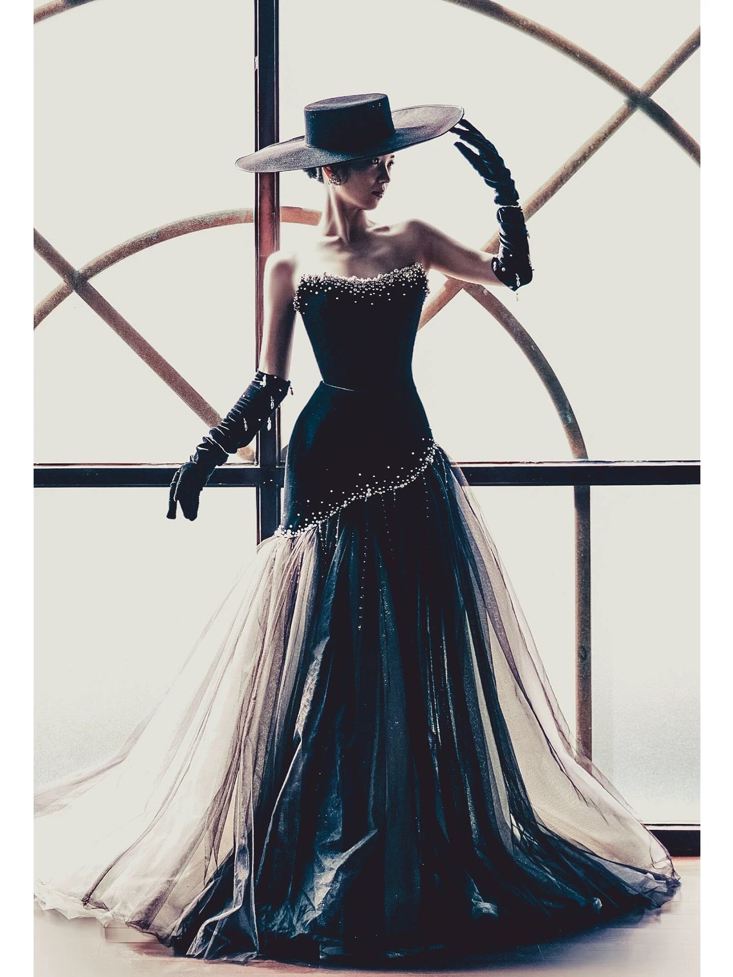 Modest Mermaid Strapless Black Tie Dress Velvet With Gloves Date Night Evening Outfit Formal Prom Dresses RB5321