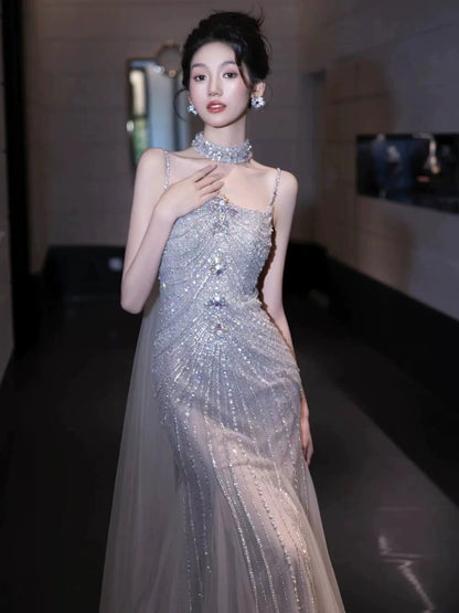 Robe de bal longue en tulle gris argenté, sans manches, à bretelles spaghetti, avec cape pour femme, modèle N4249