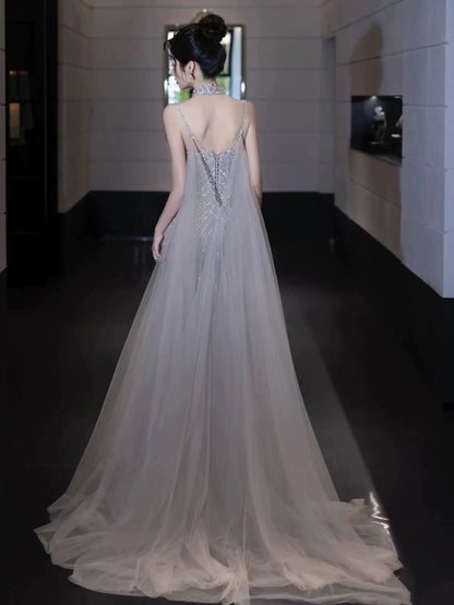 Robe de bal longue en tulle gris argenté, sans manches, à bretelles spaghetti, avec cape pour femme, modèle N4249