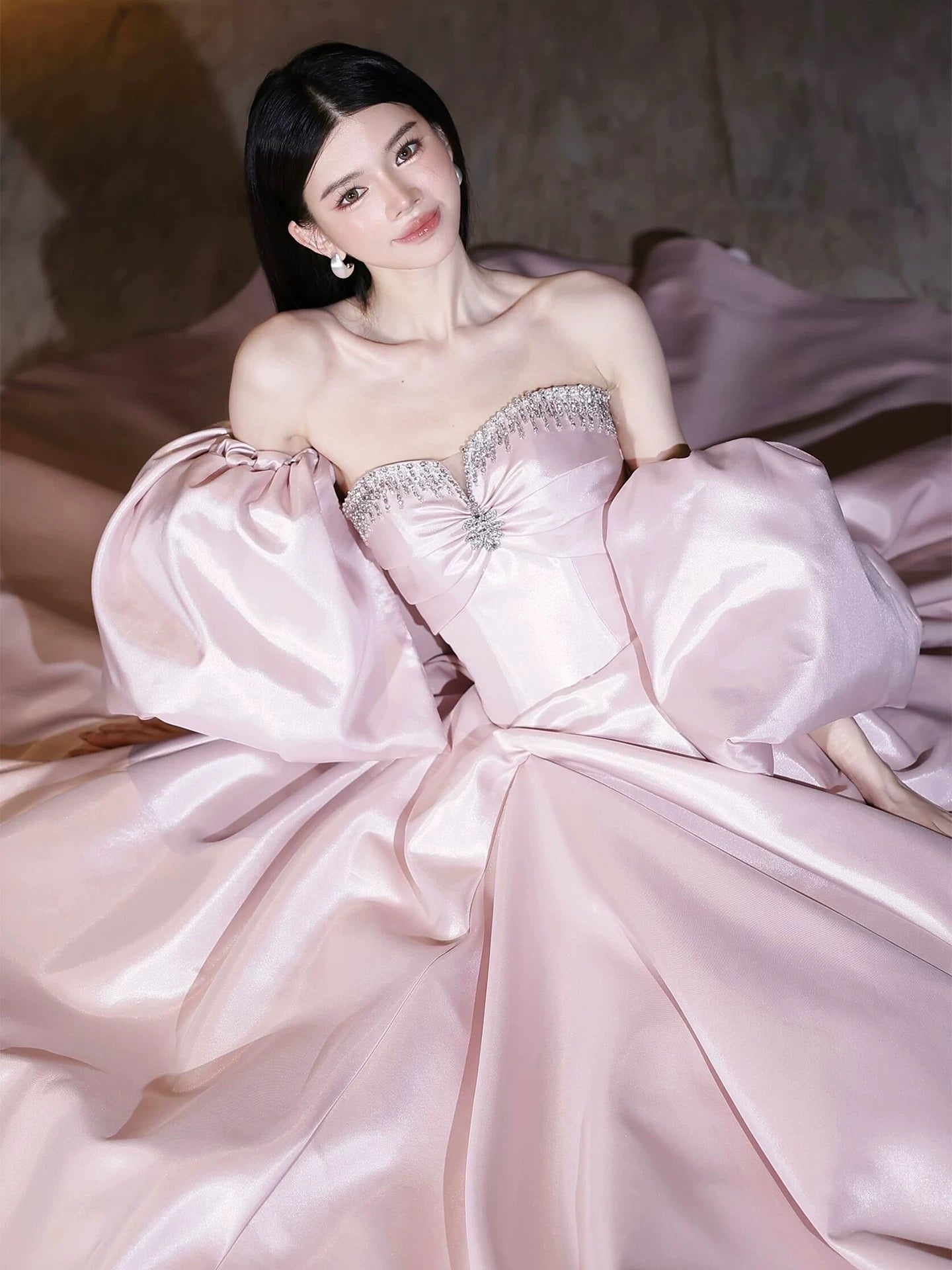 Robes de bal modestes en satin rose doux avec cape sans manches longues robes de bal pour femmes N4254
