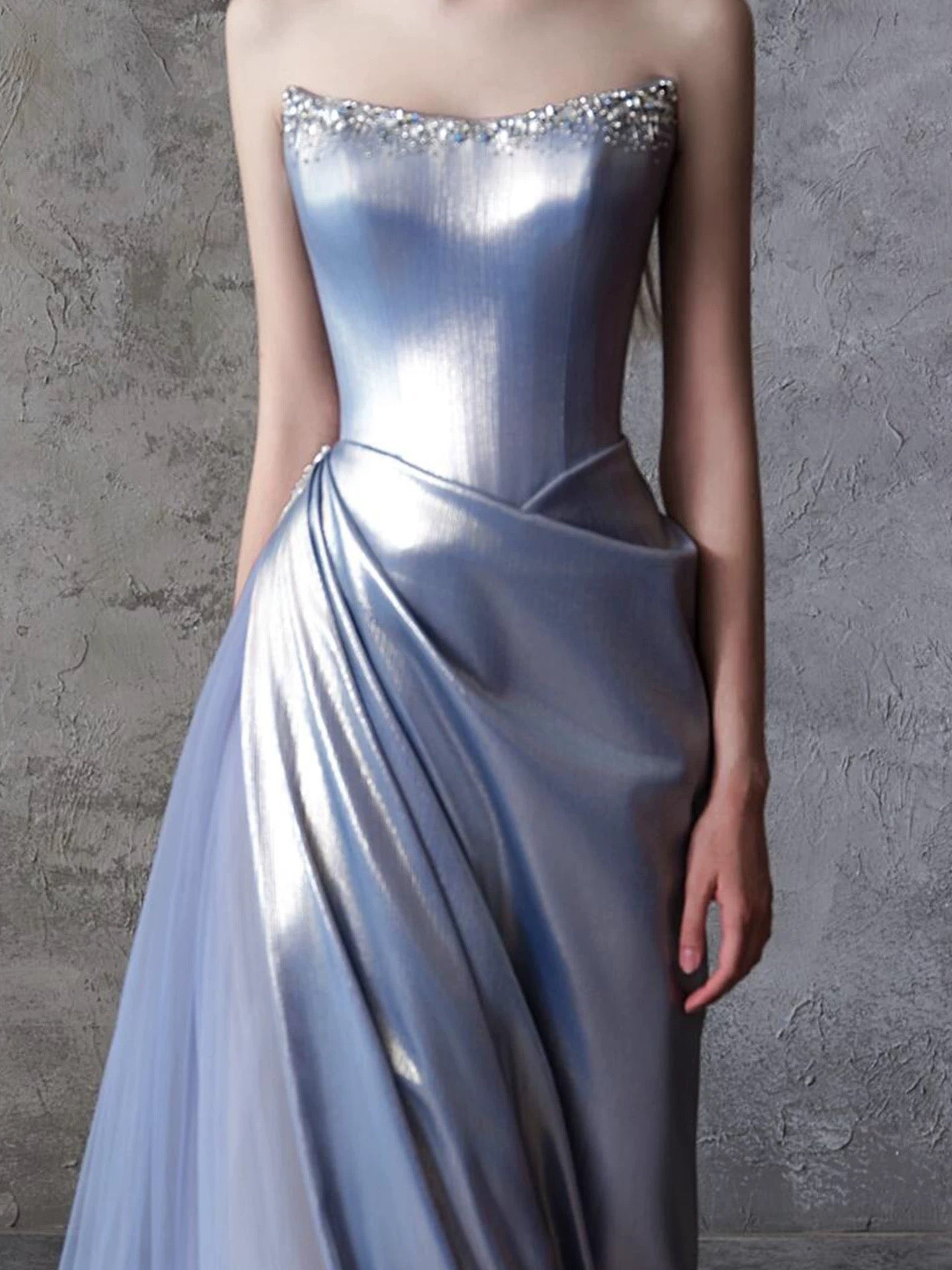 Robe de soirée longue sirène sexy sans bretelles en satin bleu sans manches pour femme N4255