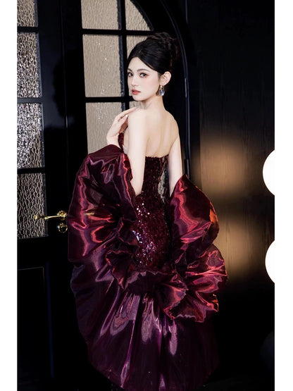 Robes de bal longues sirène sexy sans bretelles bordeaux à sequins sans manches avec cape pour femmes N4262