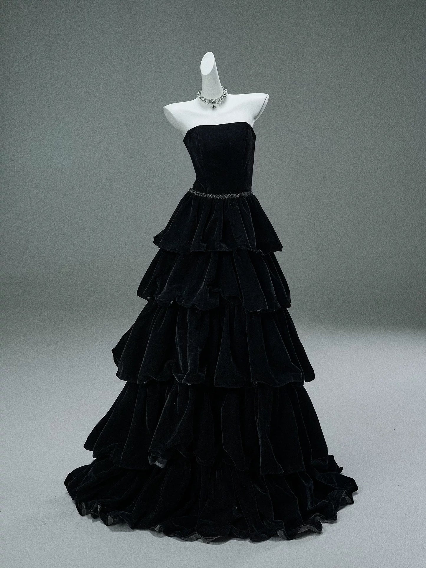 Elegant Ball Gown Strapless Black Velvet With Beaded Date Night Outfits Semi Formal Prom Gown Evening Dresses RB5532