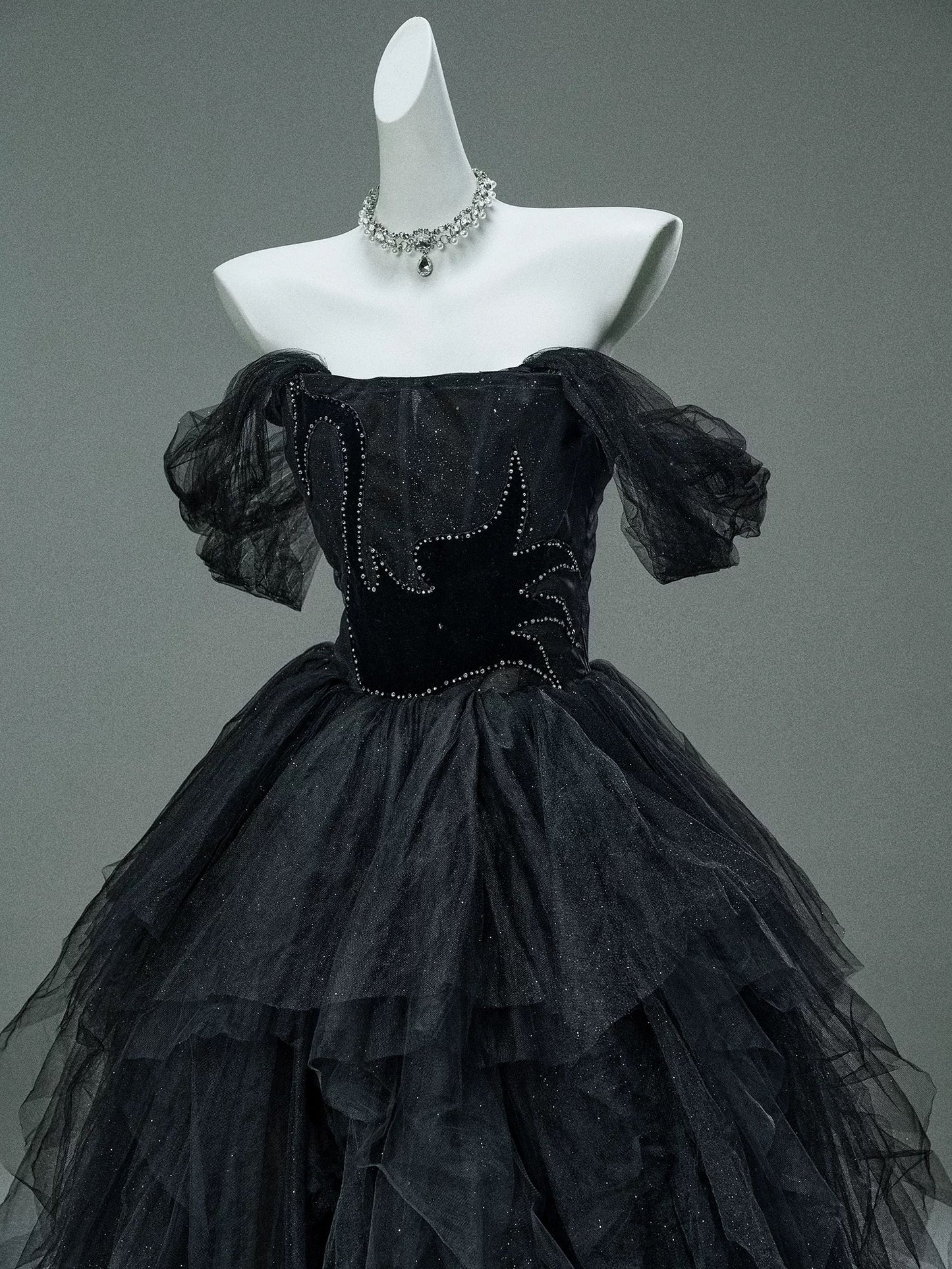 Princess Style Ball Gown Off The Shoulder Black Tulle Long 15 Quinceanera Dresses Photo Ideas Formal Outfit RB5525