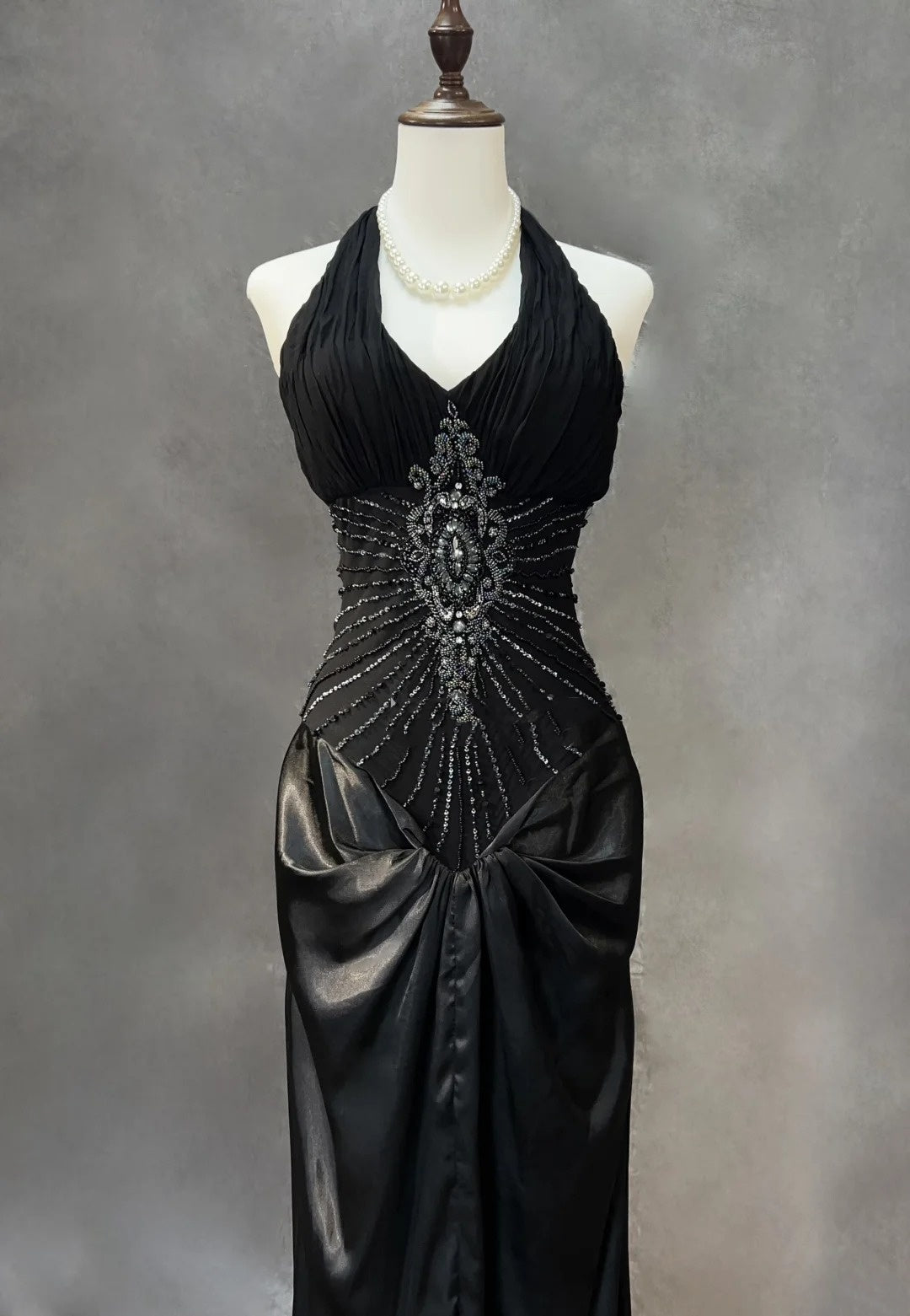 Robes de bal glamour Sirène Halter Col montant avec perles argentées Tenues de soirée formelles N3840
