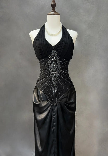 Robes de bal glamour Sirène Halter Col montant avec perles argentées Tenues de soirée formelles N3840