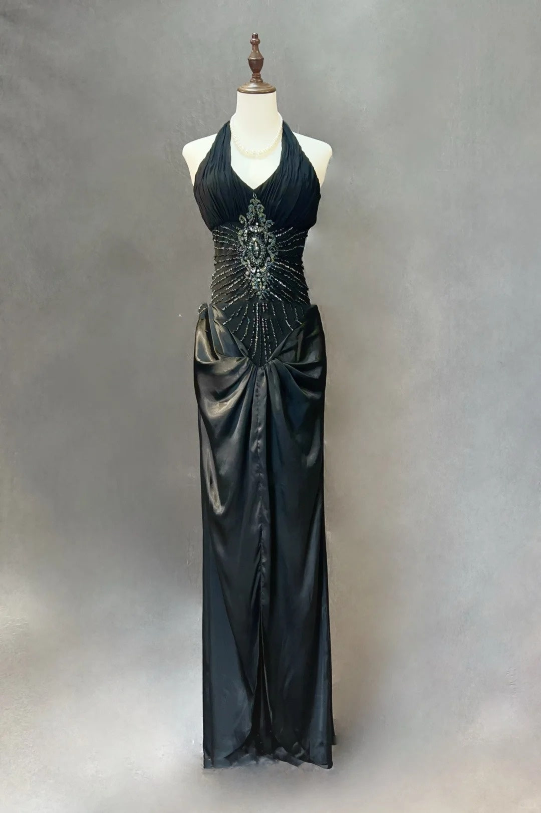 Robes de bal glamour Sirène Halter Col montant avec perles argentées Tenues de soirée formelles N3840