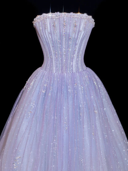 Elegantes, trägerloses Ballkleid in Flieder mit perlenbesetztem Oberteil und Kristallverzierungen – Inspiration für formelle Partykleider und Abiballkleider N154