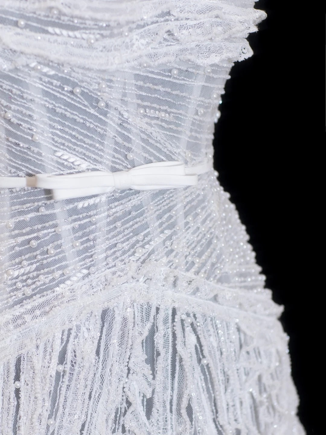 Glitzerndes Brautkleid, Ballkleid mit Spaghettiträgern, Pailletten und Perlen, weißes Brautkleid, figurbetontes langes Brautkleid N156