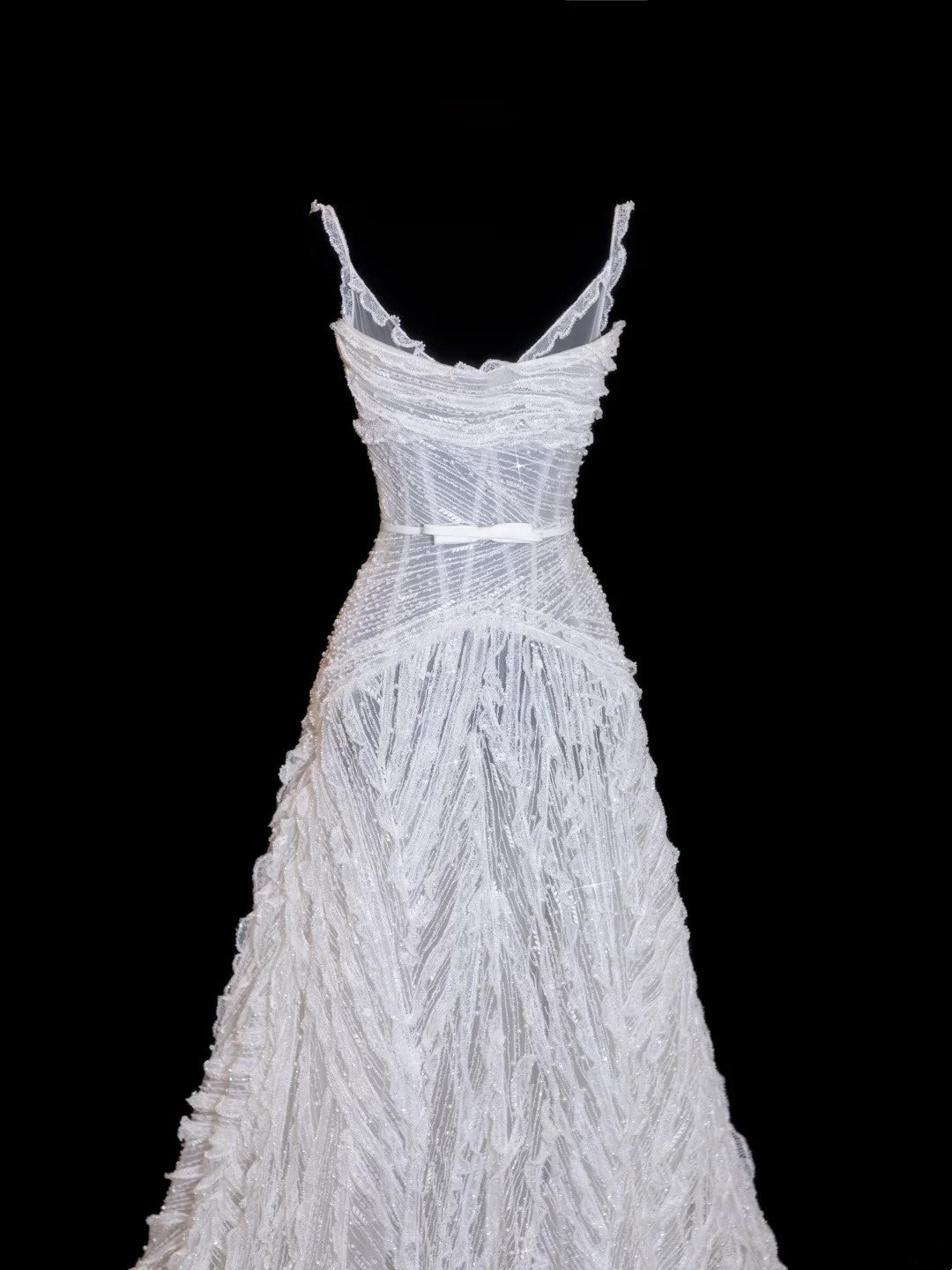 Glitzerndes Brautkleid, Ballkleid mit Spaghettiträgern, Pailletten und Perlen, weißes Brautkleid, figurbetontes langes Brautkleid N156