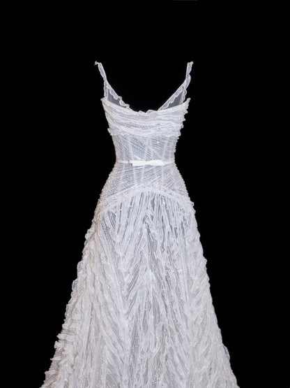 Glitzerndes Brautkleid, Ballkleid mit Spaghettiträgern, Pailletten und Perlen, weißes Brautkleid, figurbetontes langes Brautkleid N156