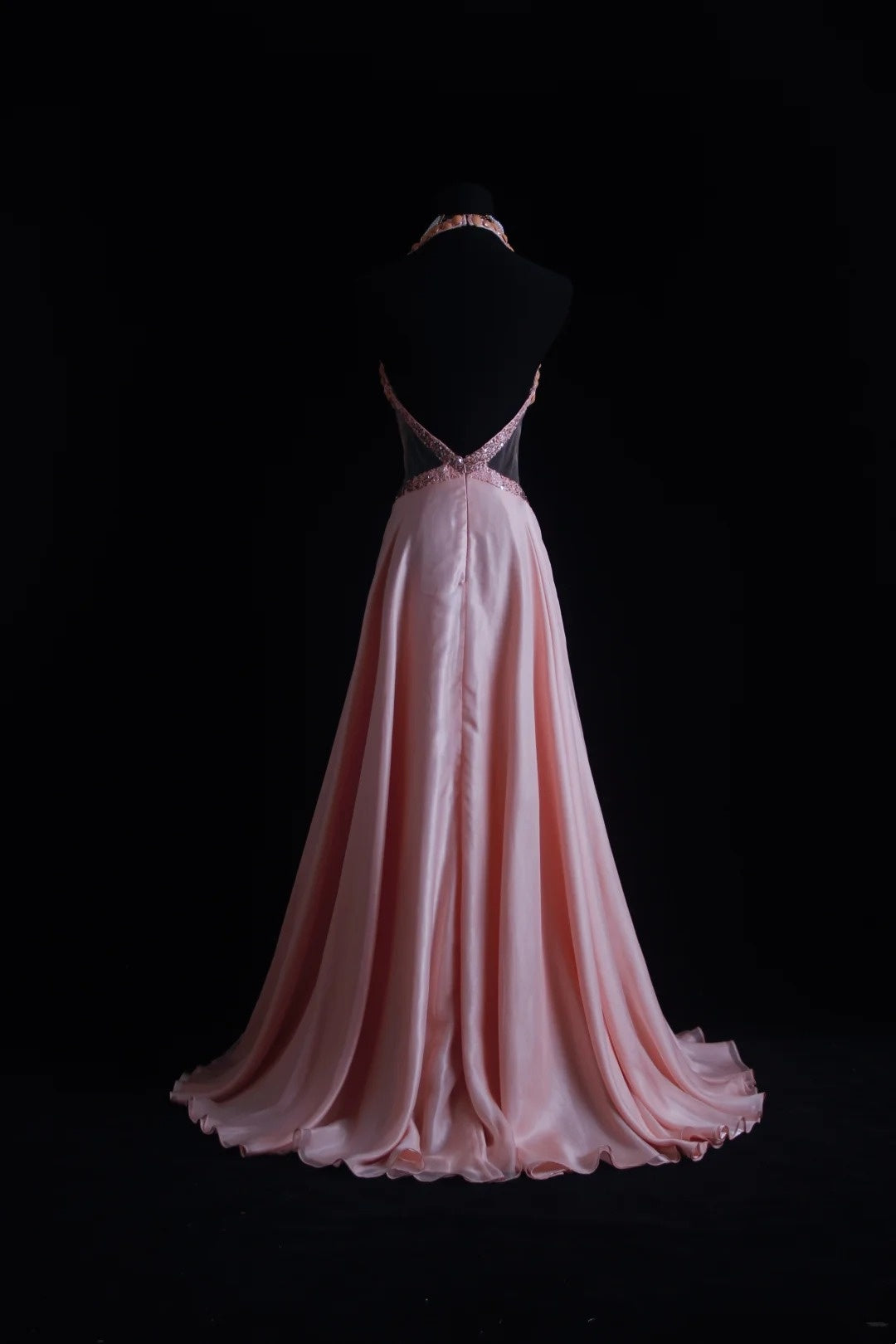 Robe de bal vintage esthétique, coupe trapèze, dos nu rose, corsage orné de perles, inspiration robe de soirée formelle N168