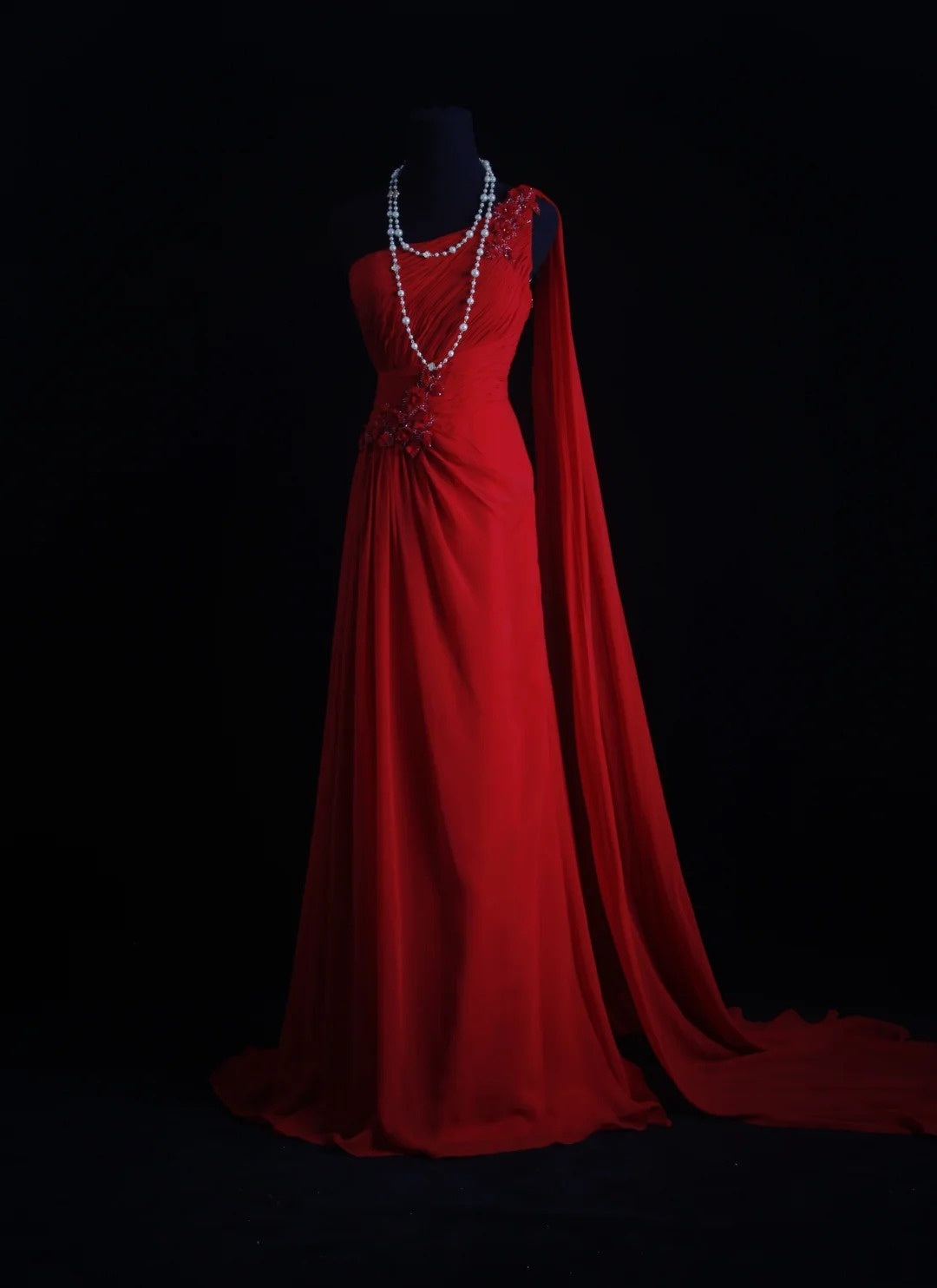Robe de bal vintage, coupe trapèze, une épaule, en mousseline rouge avec corsage perlé, inspiration robe de soirée formelle N171