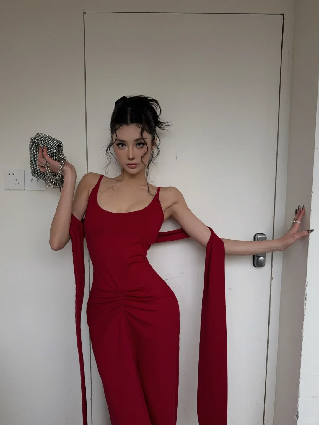 Einzigartiges Meerjungfrauen-Spaghettiträgerkleid in leuchtendem Rot mit Schal – langes Ballkleid, Inspiration für Geburtstagskleider, formelles Abendkleid N464