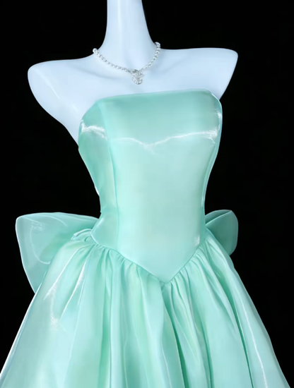 2026 Neue Homecoming-Kleider Mintgrün Trägerlos Knielang Mit Schleife Abschluss Cocktailkleid N4325