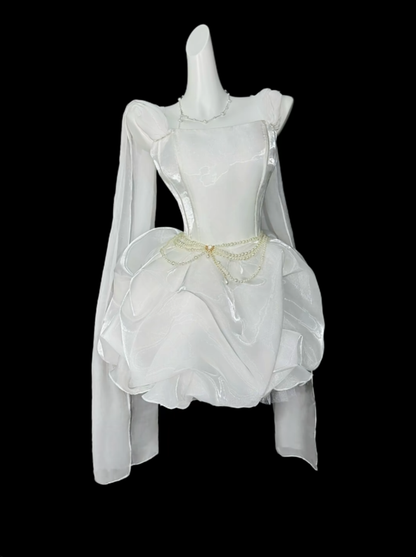 Kurzes Cocktailkleid aus weißem Organza mit Spaghettiträgern und voluminösem Rock N4417
