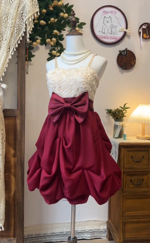 Robe de bal de fin d'année courte en satin bordeaux à fines bretelles pour lycéennes N4565