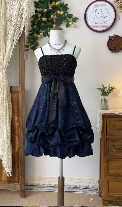 Robe Courte de Soirée/Gala Élégante avec Bretelles Fines, Motif Floral, Bleu Marine/Noir, pour Seniors/Diplômées/Bal de Promo N4571