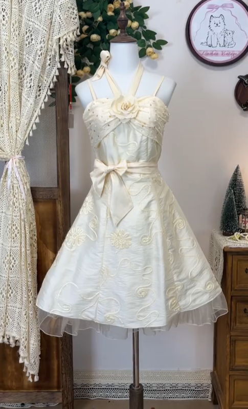 Hübsches A-Linien Spaghettiträger Elfenbein Halterkleid mit Blumen Senior Kurze Abschlussfeier High School Homecoming Kleider N4572