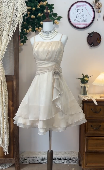 Hübsches A-Linien-Spaghettiträger-Champagner-Chiffon-Mini-Abschlusskleid für den Abschlussball N4574