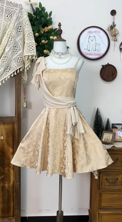 Hübsches A-Linien-Mini-Abschlusskleid mit Spaghettiträgern aus goldfarbenem Satin für Seniorinnen zur Heimkehr N4583