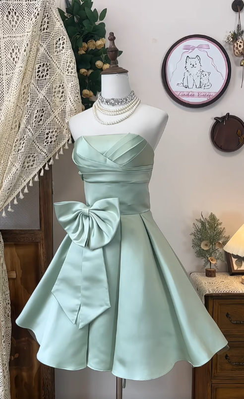 Mignonne robe de bal bustier en satin vert menthe pour seniors, inspiration formelle courte pour la remise des diplômes et les robes de retour au bercail N4590