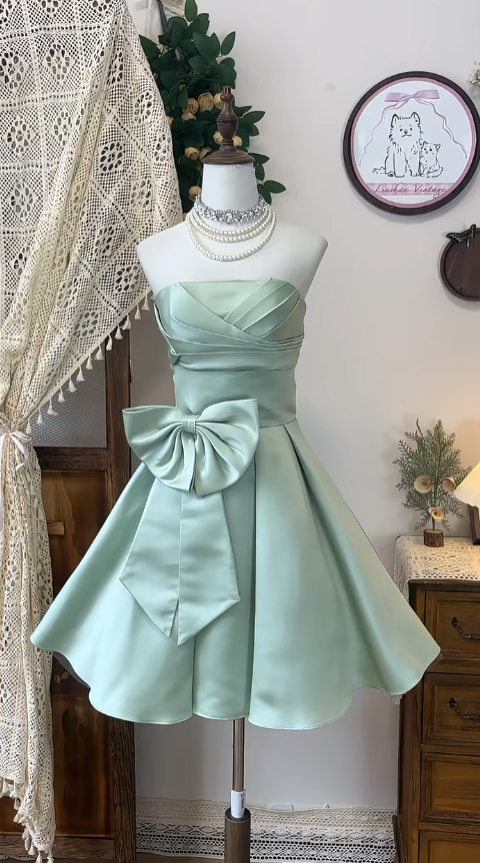 Mignonne robe de bal bustier en satin vert menthe pour seniors, inspiration formelle courte pour la remise des diplômes et les robes de retour au bercail N4590