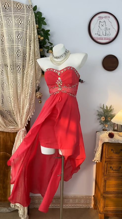 Robes de bal de fin d'année rouges en mousseline mignonne coupe haute-basse en forme de cœur N4600