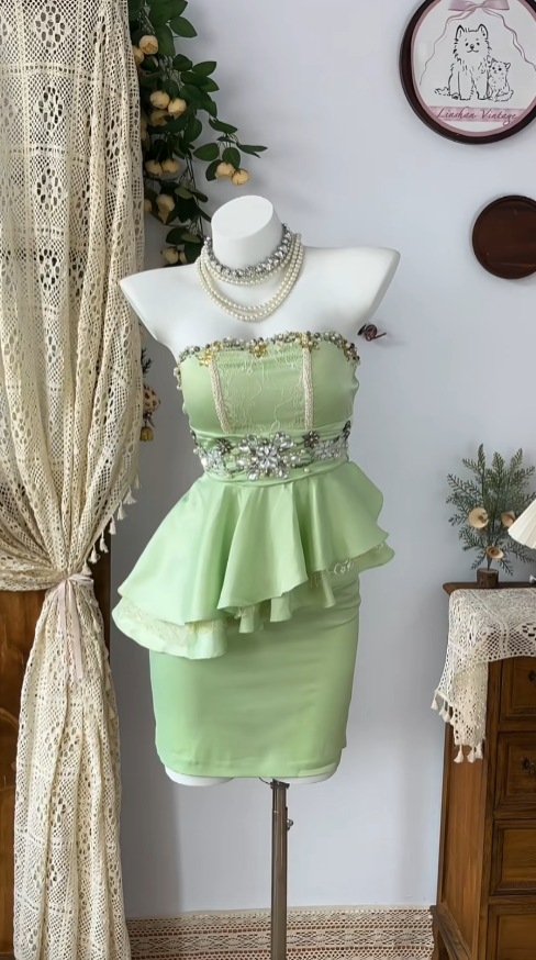 Robes de bal de fin d'année vertes moulantes, mignonnes et sans bretelles N4602