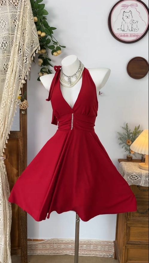 Robe courte de bal de fin d'année ou de rentrée des classes en mousseline rouge sans manches coupe évasée à col licou N4614