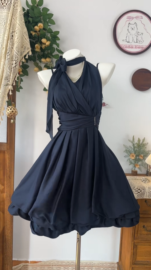 Wunderschöne Ballkleider Neckholder Schwarz Chiffon Mini Kurze Abschlussball Abiball Kleider N4629