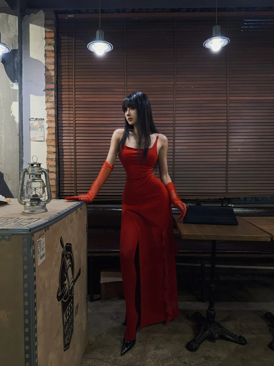 Einzigartiges, trägerloses, leuchtend rotes Meerjungfrauen-Abendkleid mit Schlitz – Inspiration für formelle Abendkleider N462