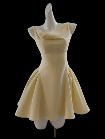 Magnifique robe de bal courte jaune en satin, coupe trapèze et col bénitier, pour le retour des lycéens N4649