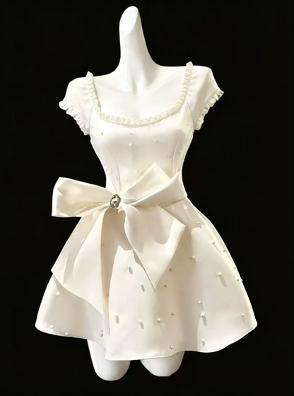 Robes de bal uniques Col carré Blanc avec manches Mini Senior Courtes Robes de rentrée scolaire Lycée Robes de retour à la maison N4692