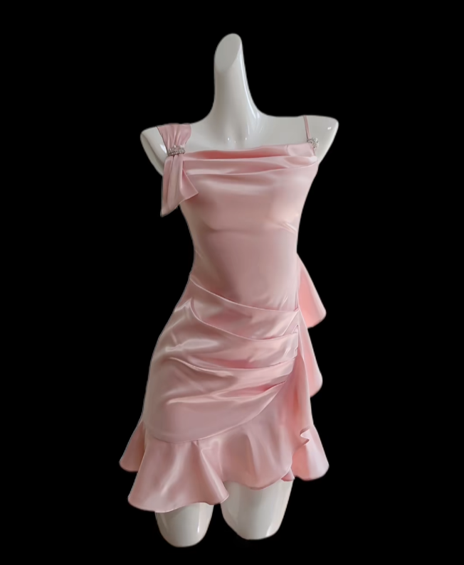 Hübsches Etui aus rosa Satin mit Rüschen, Abschlussballkleider für Senioren, kurze Heimkehrkleider N4701