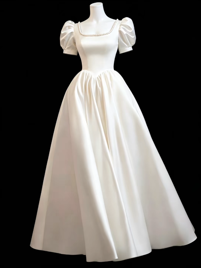 Robes de mariée jardin blanches en satin coupe droite, encolure carrée et manches courtes N4710