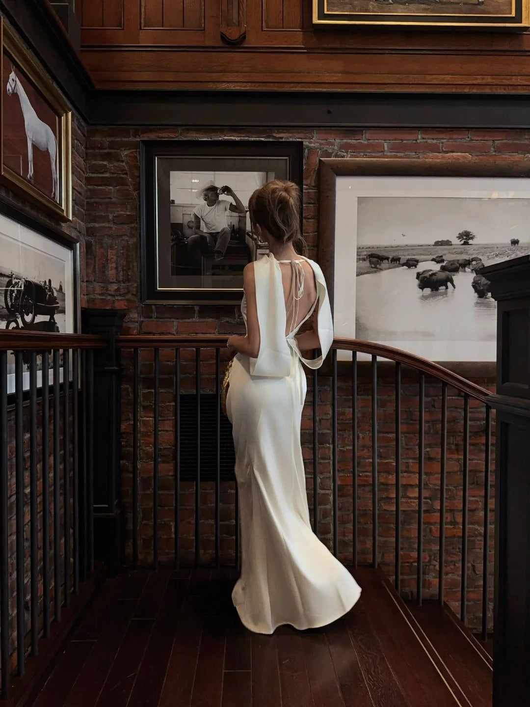 Robe de bal sirène élégante en satin blanc, dos nu, longue, idéale pour un 18e anniversaire ou une soirée formelle (N480)