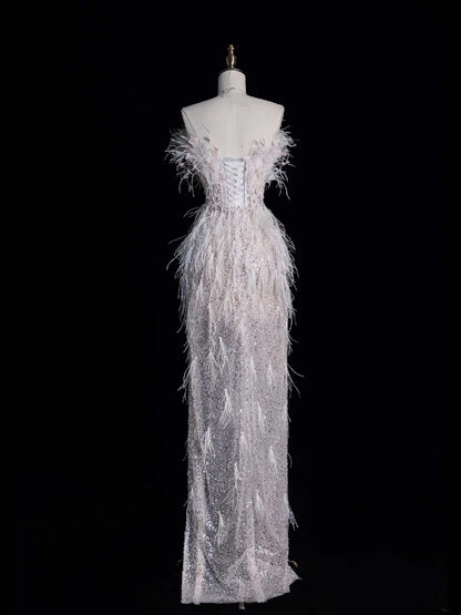 Standesamtliches Brautkleid, trägerlos, weiß, mit Pailletten, Schlitz und Federn am Oberteil, figurbetontes Brautkleid N613