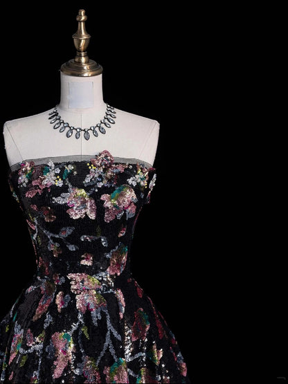 Verspieltes, trägerloses, schwarzes Ballkleid mit Blumenmuster, Pailletten und plissiertem Oberteil, langes Abendkleid N614