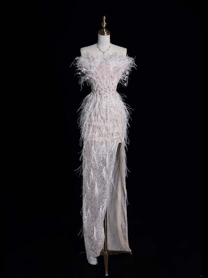 Standesamtliches Brautkleid, trägerlos, weiß, mit Pailletten, Schlitz und Federn am Oberteil, figurbetontes Brautkleid N613