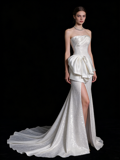 Robe de mariée fourreau élégante de princesse, sans bretelles, blanche à sequins avec traîne en satin, courte, style féerique, idéale pour un mariage d'été (N668)