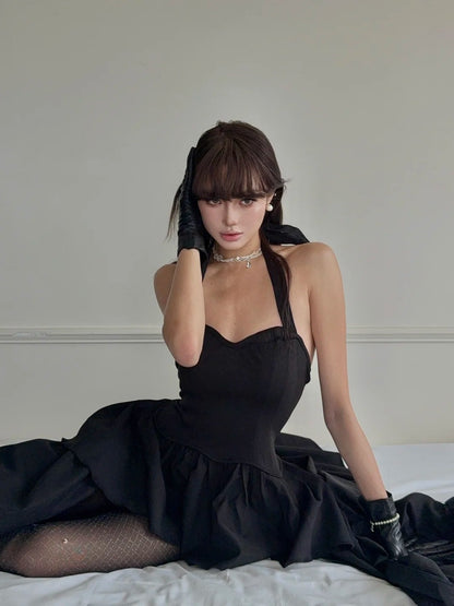 Robe de soirée sexy asymétrique dos nu, style cabriolet, ornée de volants en satin, idéale pour un mariage ou une cérémonie semi-formelle. Référence N693