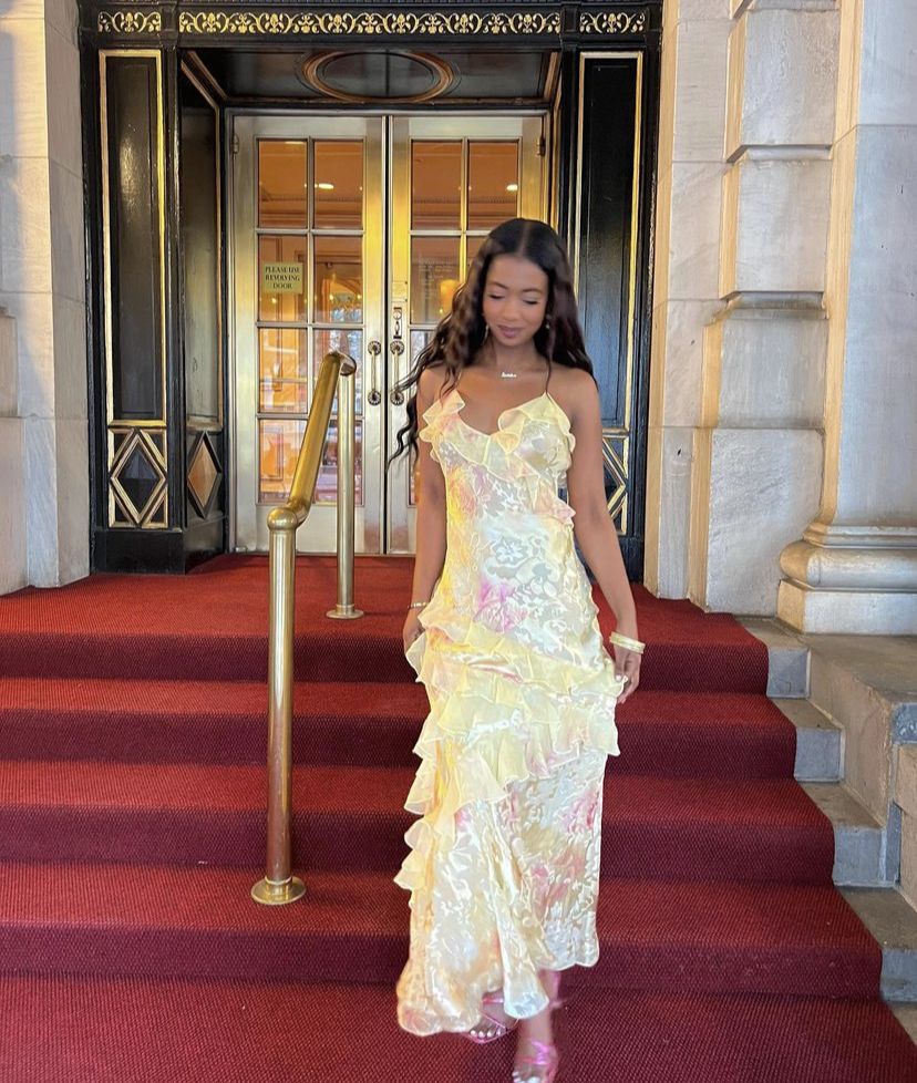 Robe de bal longue sirène à fines bretelles en dentelle jaune et mousseline, idéale pour un 21e anniversaire ou une remise de diplôme (NN901)