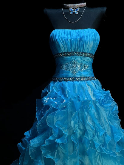Elegantes, trägerloses, langes Ballkleid aus blauem Organza – perfekt für Abschlussball, Party oder 21. Geburtstag (Modell N921).